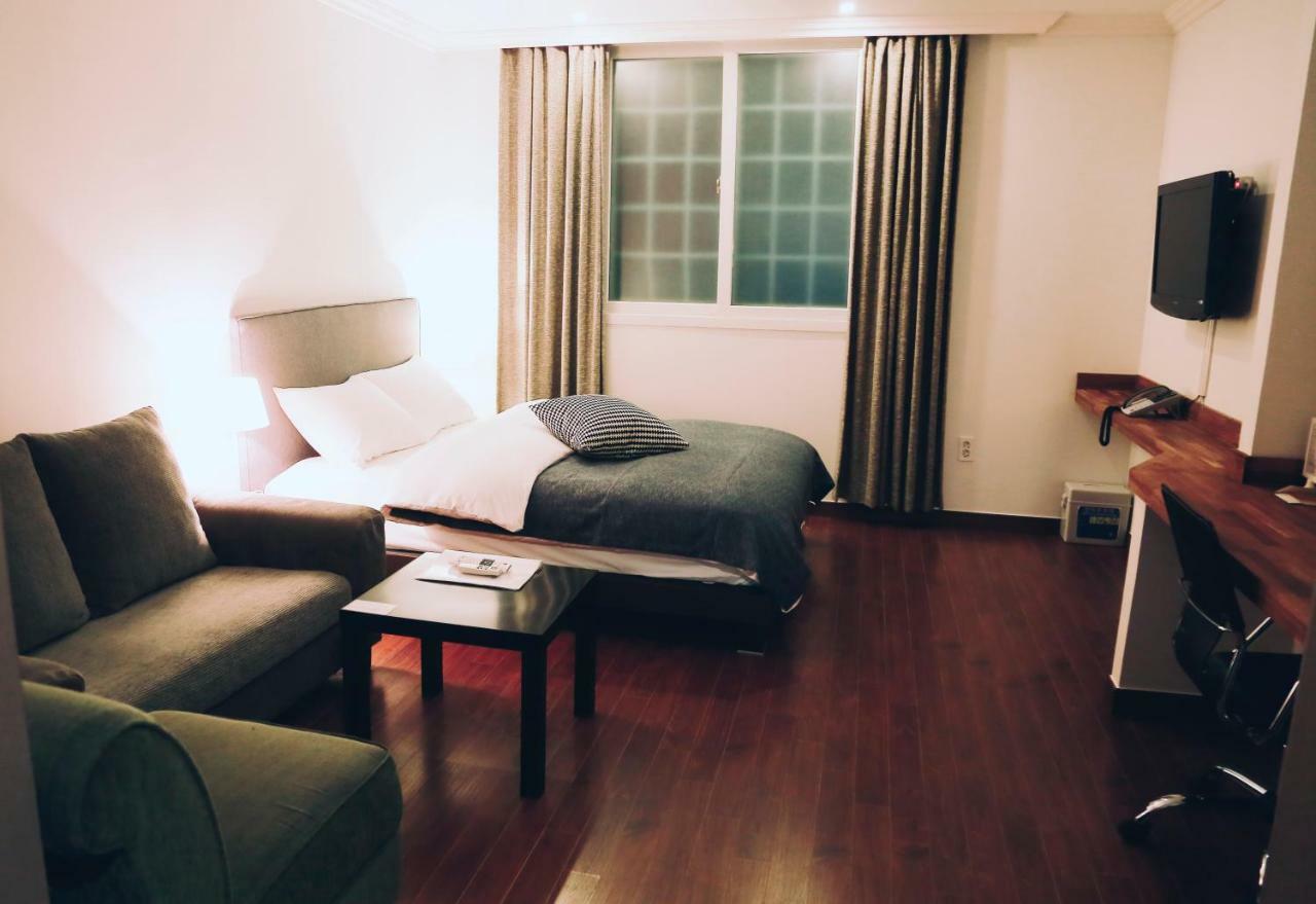 Gonggan Residence Hotel Geoje Exterior photo